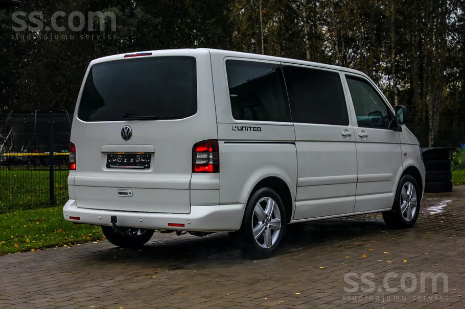 Volkswagen Multivan 2009 photo 2