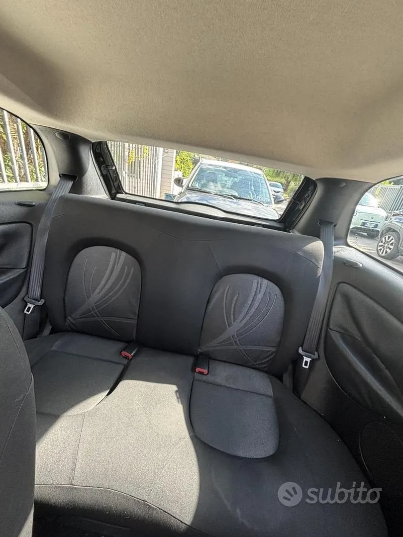 Lancia Ypsilon 2011 photo 4