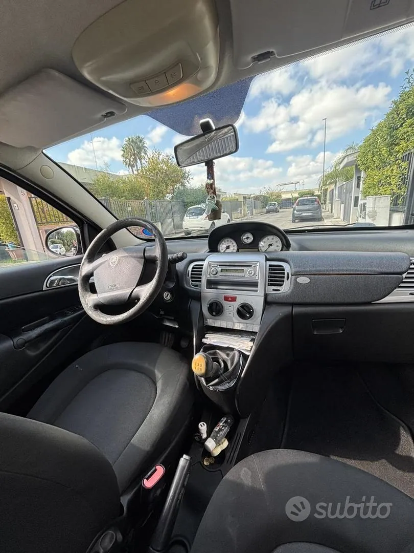 Lancia Ypsilon 2011 photo 3