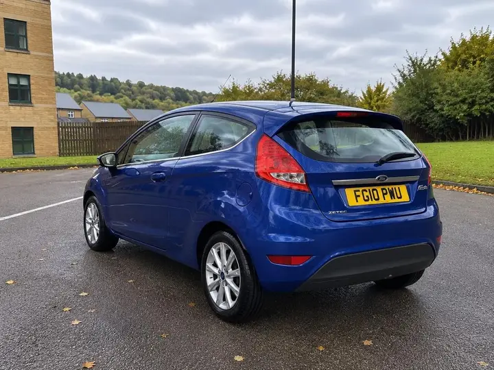 Ford Fiesta 2010 photo 3
