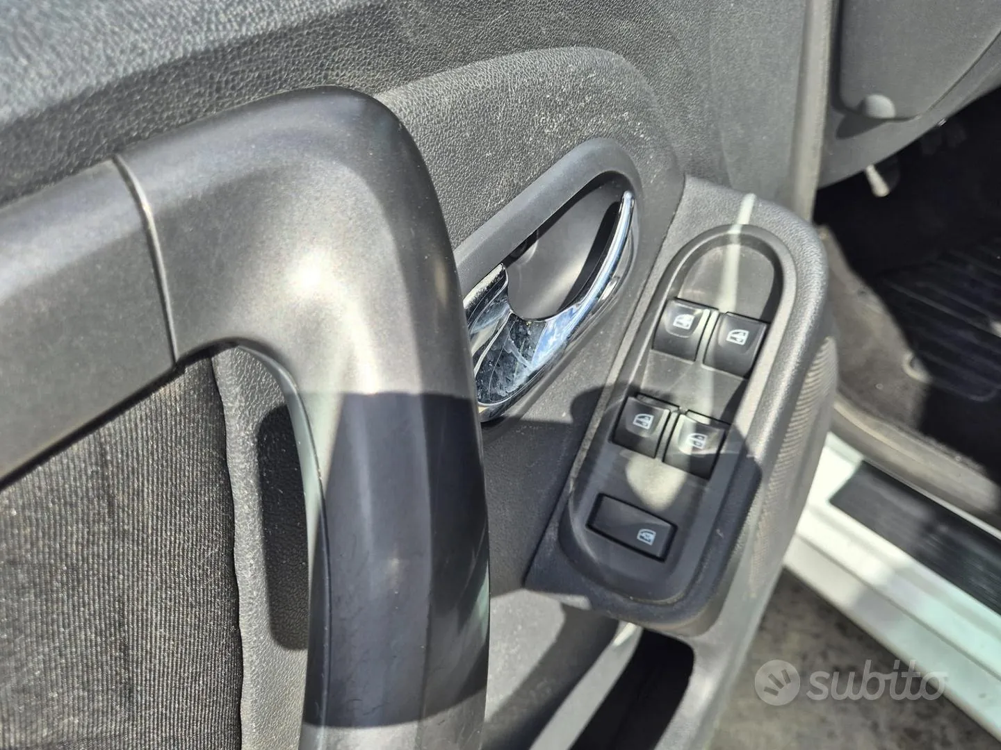 Dacia Duster 2015 photo 4