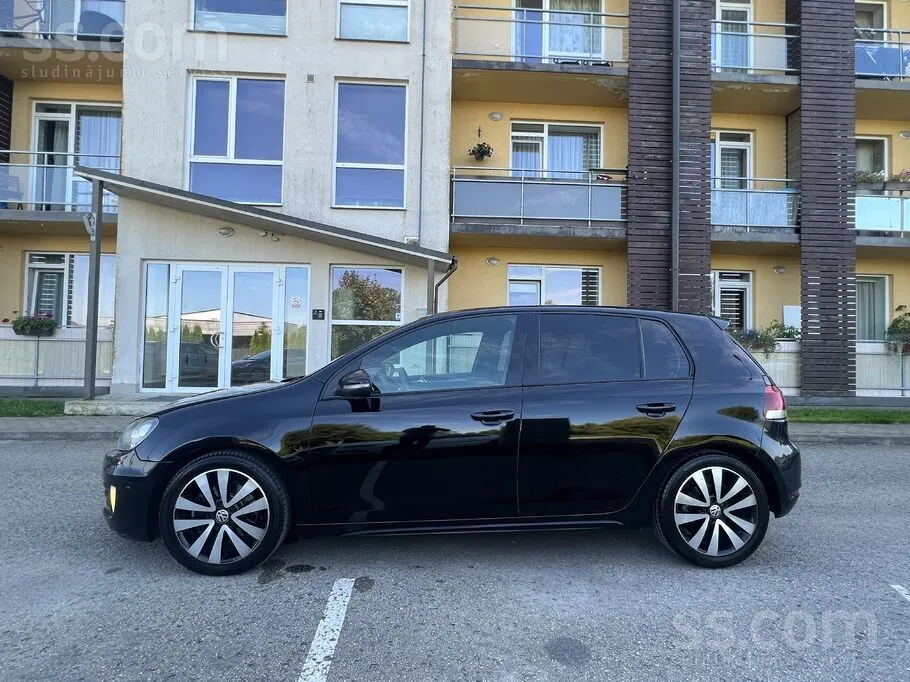 Volkswagen Golf 2010 photo 2