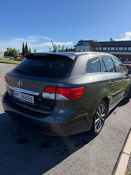 Toyota Avensis 2013 photo 3