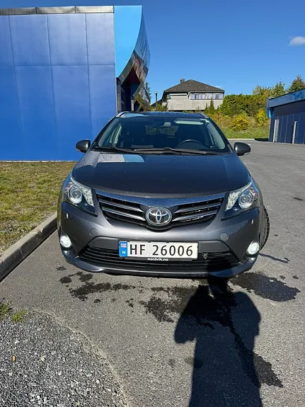 Toyota Avensis 2013 photo 2
