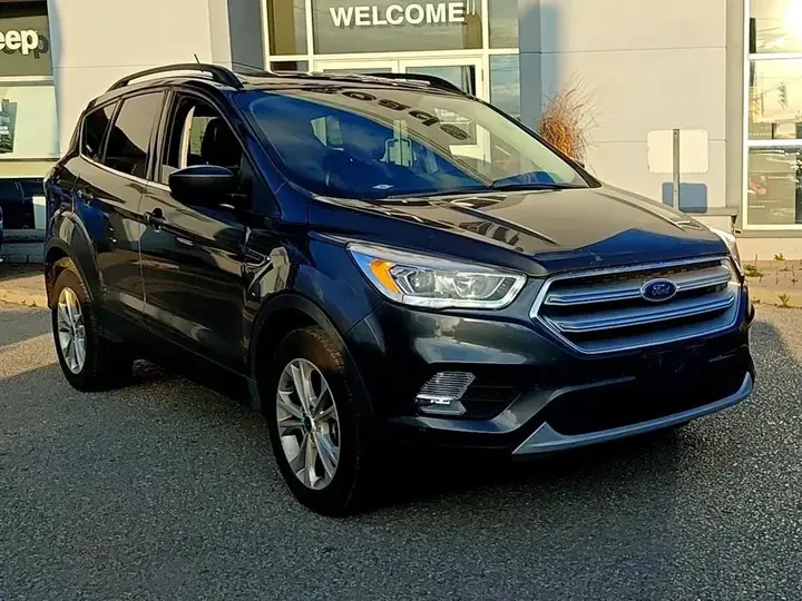 Ford Escape 2018 photo 2