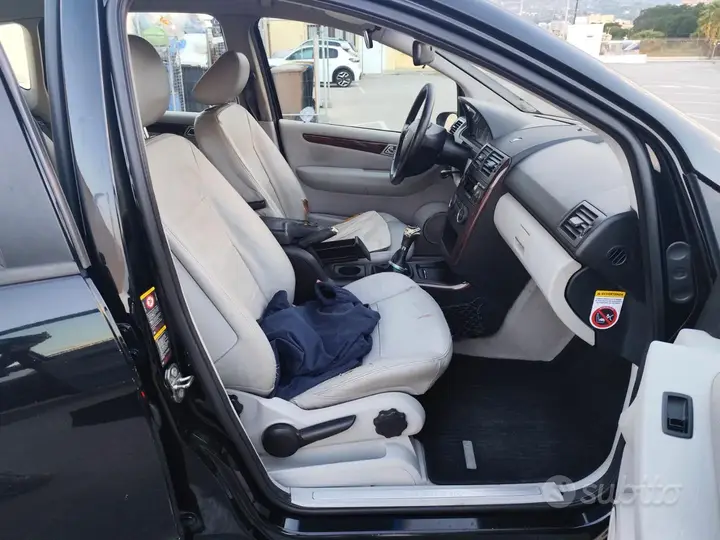 Mercedes-Benz A 180 2005 photo 4