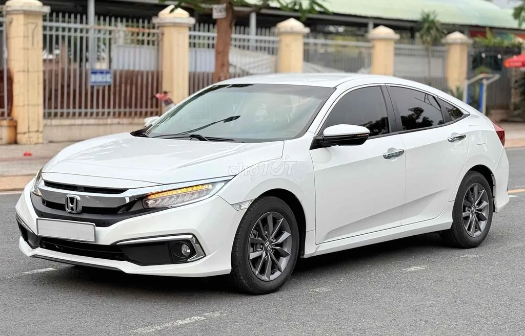 Honda Civic 2021 photo 2