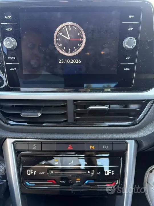 Volkswagen T-Roc 2024 photo 2