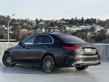 Mercedes-Benz C 200 2026 photo 4