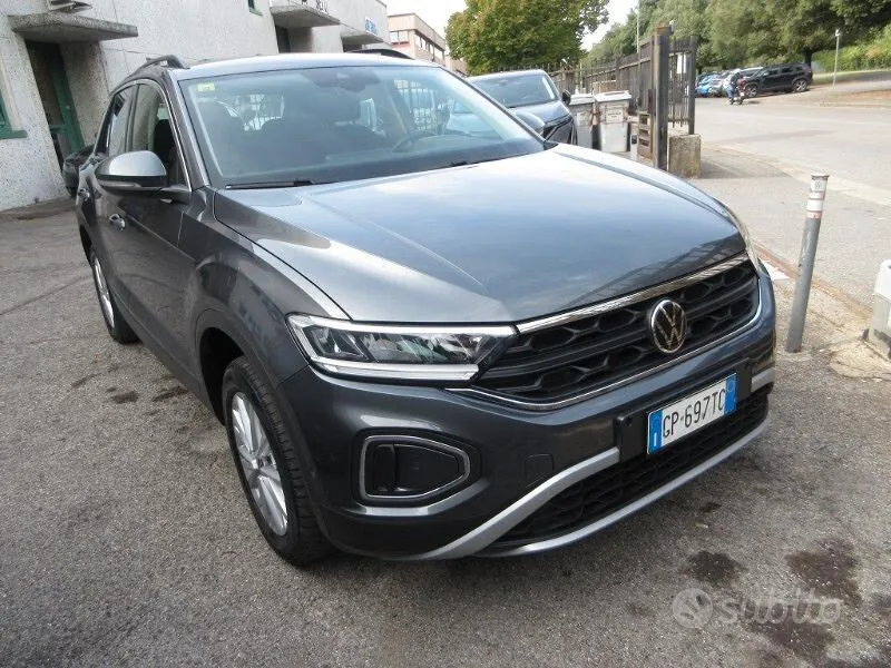 Volkswagen T-Roc 2023 photo 2