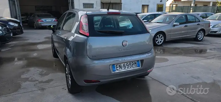 Fiat Grande Punto 2012 photo 3