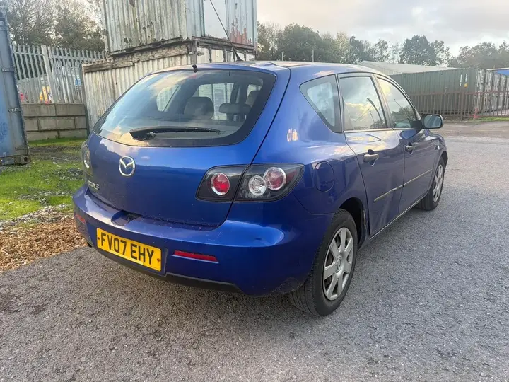 Mazda Mazda3 2007 photo 3