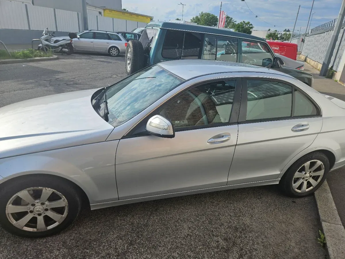 Mercedes-Benz C-Class 2008 photo 2