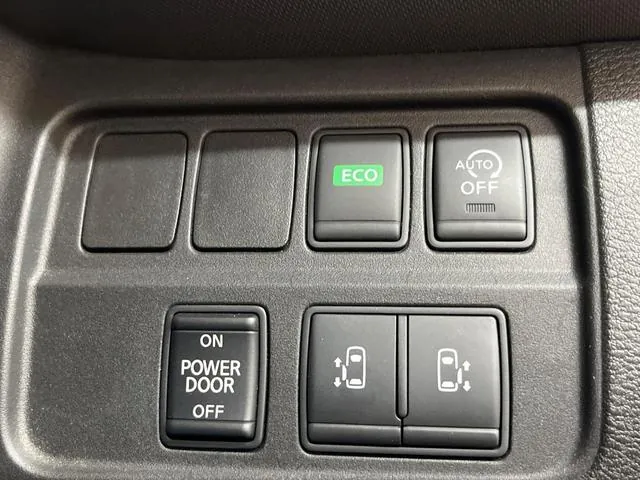 Nissan Serena 2017 photo 5