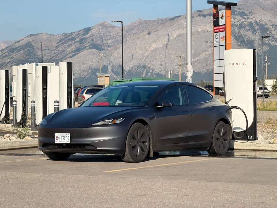 Tesla Model 3 2026 photo 3
