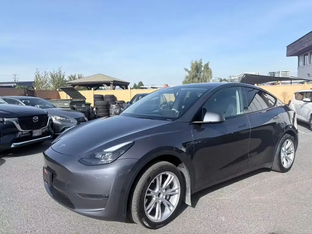 Tesla Model Y 2023 photo 2