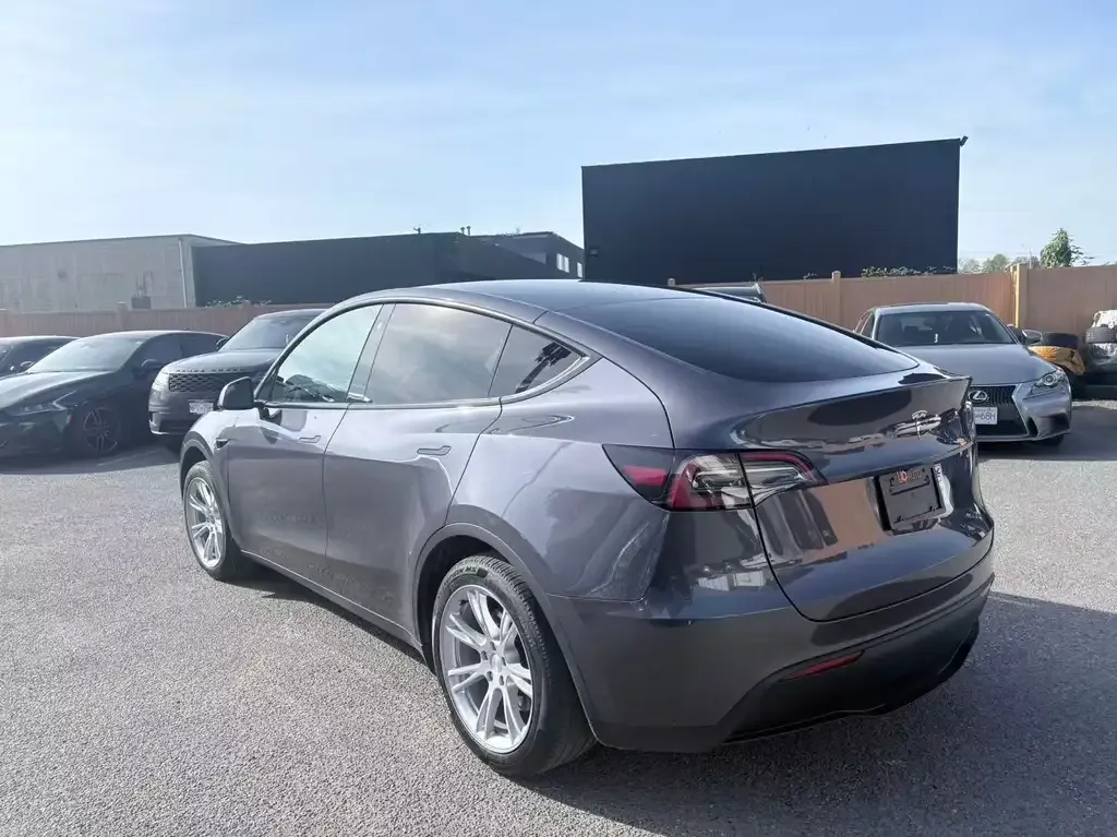 Tesla Model Y 2023 photo 4