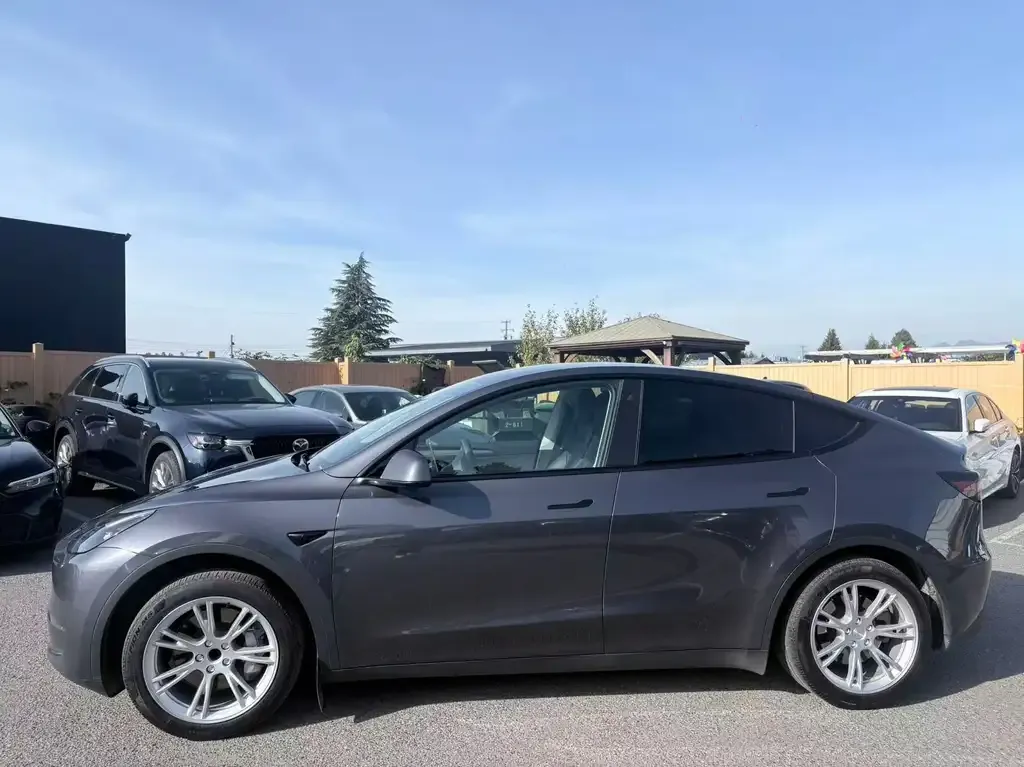 Tesla Model Y 2023 photo 3