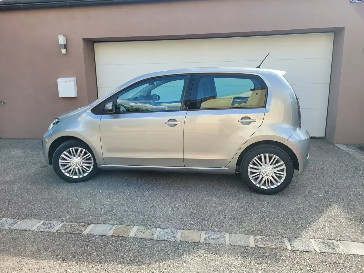 Volkswagen Up 2018 photo 2