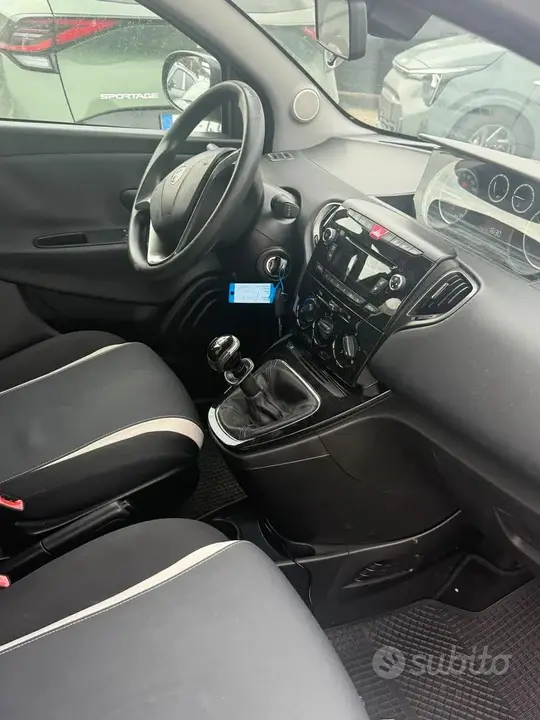Lancia Ypsilon 2014 photo 2