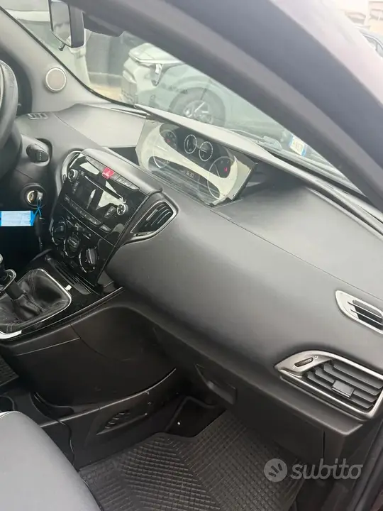 Lancia Ypsilon 2014 photo 3