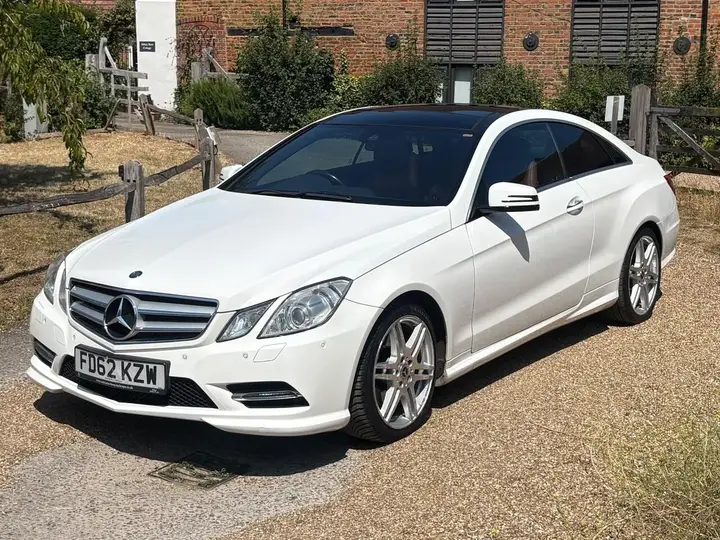 Mercedes-Benz E-Class 2012 photo 2