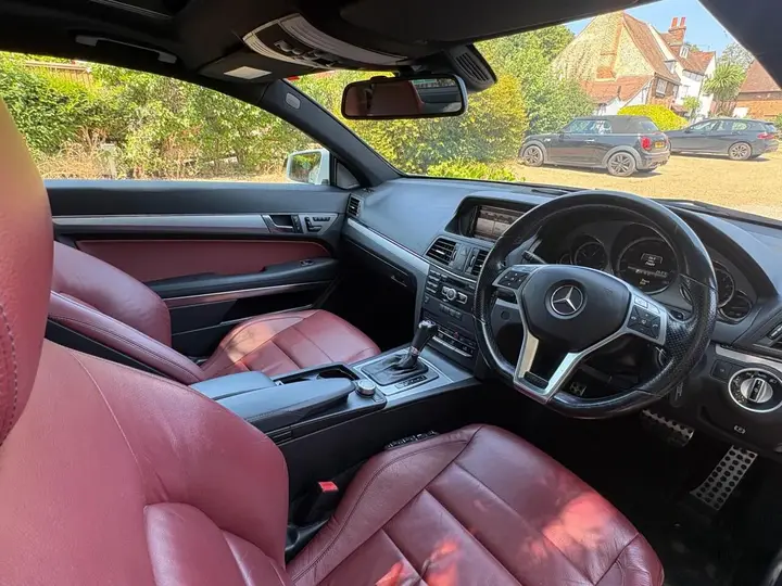 Mercedes-Benz E-Class 2012 photo 3