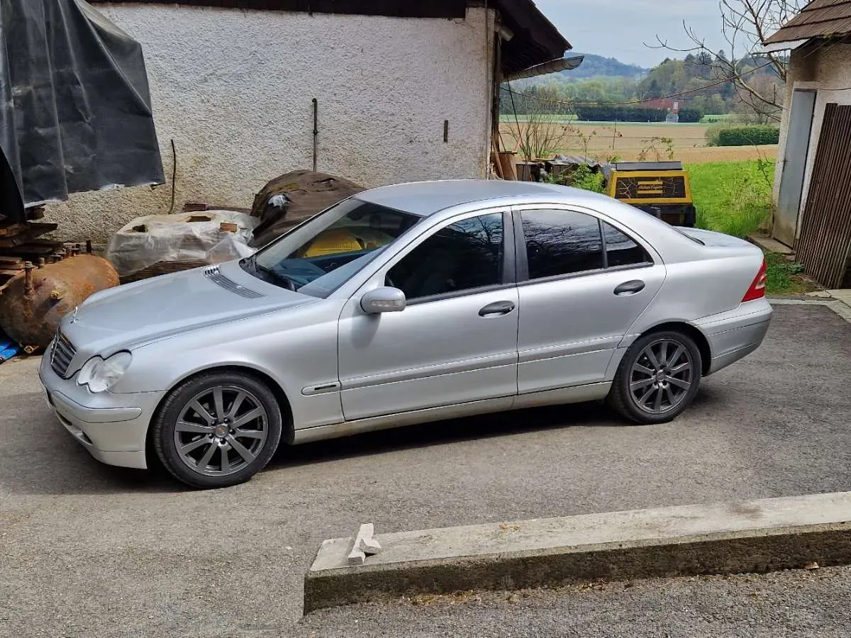 Mercedes-Benz C-Class 2003 photo 2