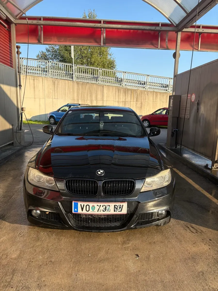 BMW 3 Series 2011 photo 3