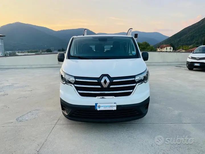 Renault Trafic 2023 photo 2