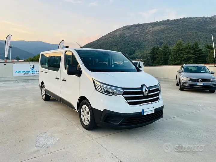 Renault Trafic 2023 photo 3