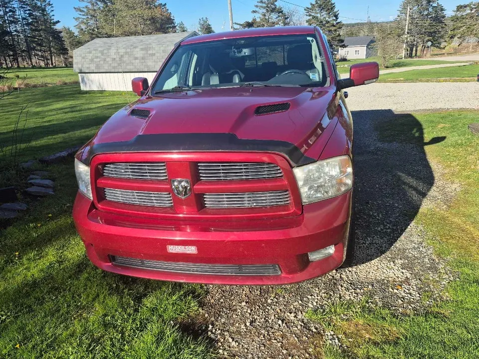 Dodge Ram 1500 2011 photo 2