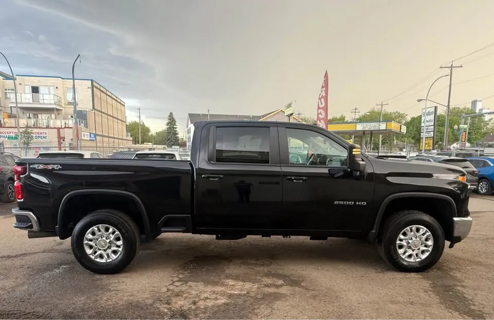 Chevrolet Silverado 3500Hd 2024 photo 2