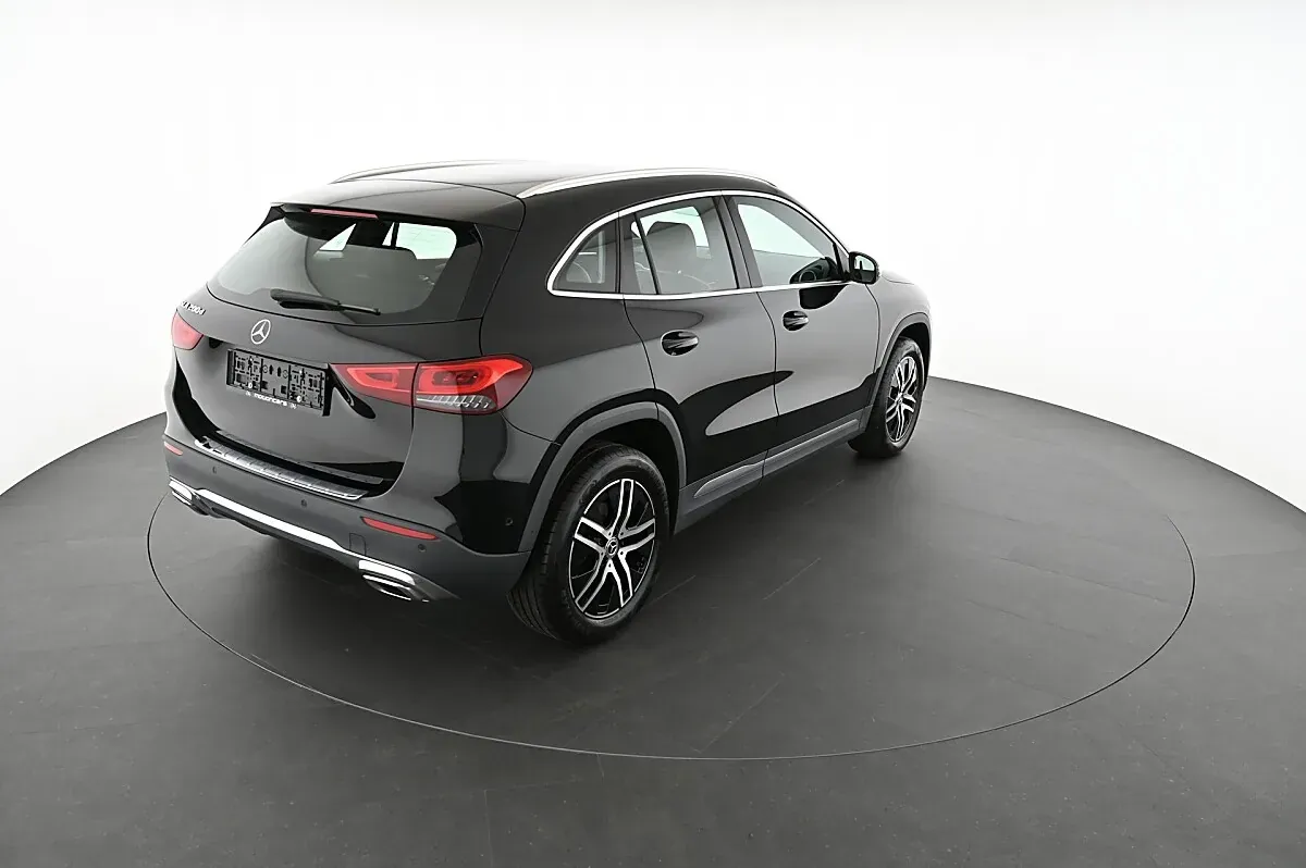 Mercedes-Benz Gla Class 2022 photo 2