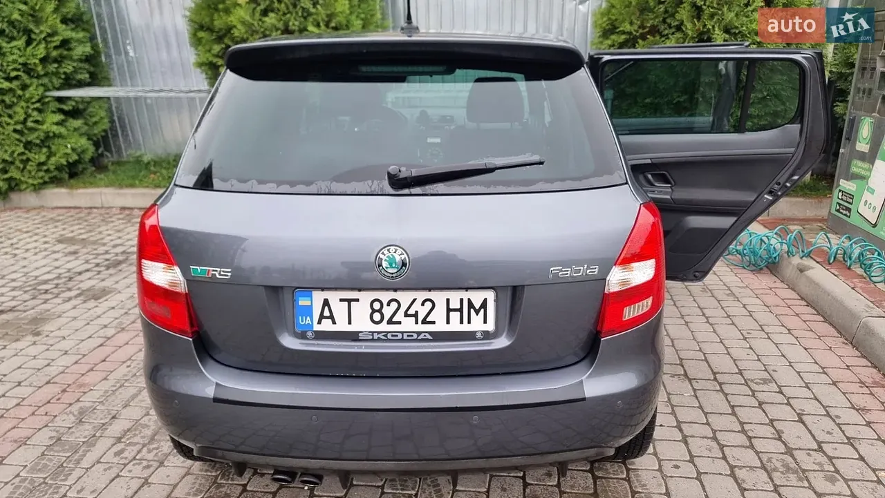 Skoda Fabia 2011 photo 5