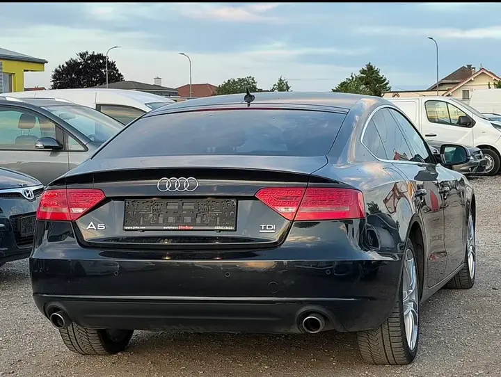 Audi A5 2011 photo 2