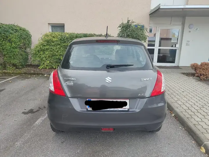 Suzuki Swift 2011 photo 3