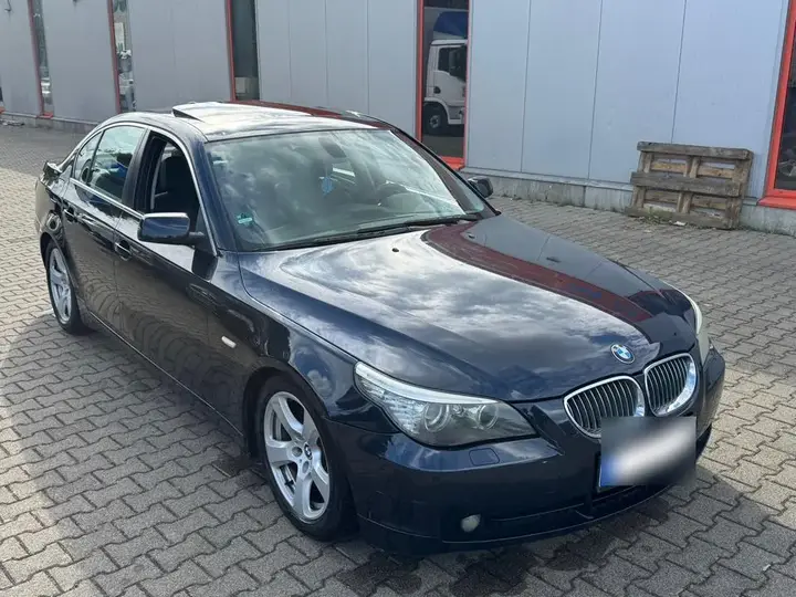 BMW 523I