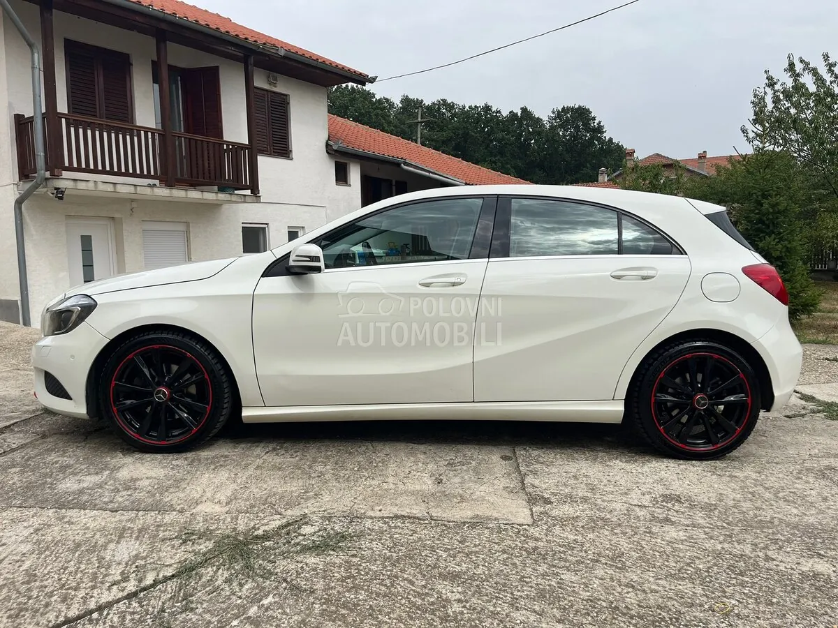 Mercedes-Benz A 200 2012 photo 2