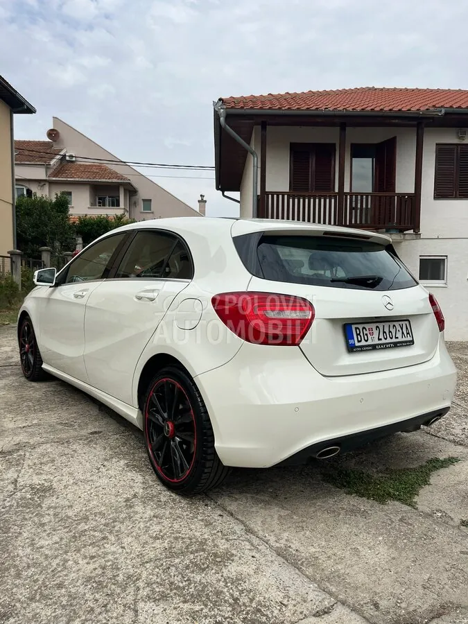 Mercedes-Benz A 200 2012 photo 3
