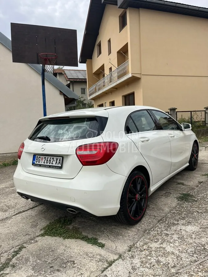 Mercedes-Benz A 200 2012 photo 5