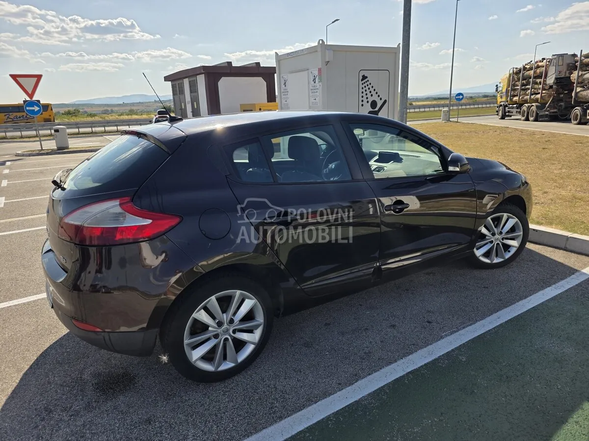 Renault Megane 2013 photo 2