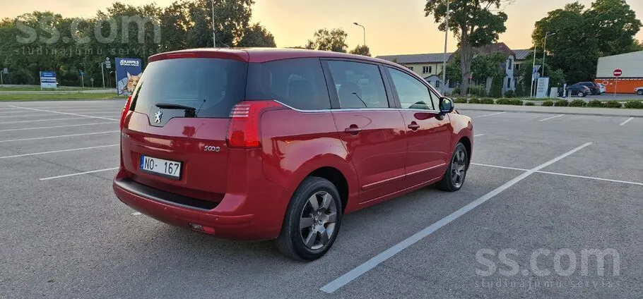 Peugeot 5008 2011 photo 4