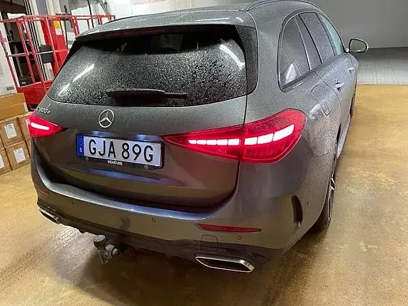 Mercedes-Benz C 300 E 2025 photo 3