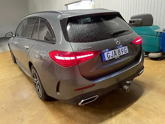 Mercedes-Benz C 300 E 2025 photo 4