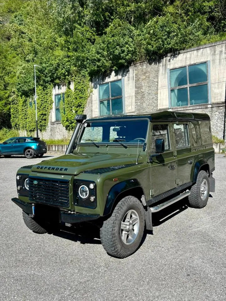 Land Rover Defender 110