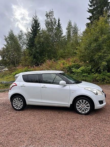Suzuki Swift 2012 photo 3