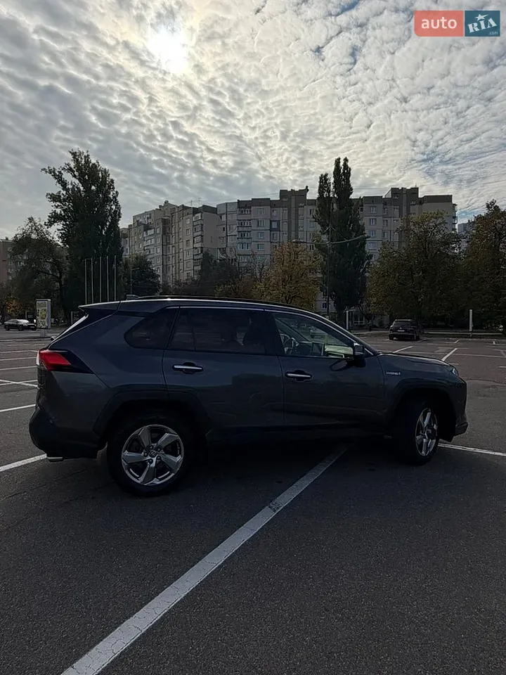 Toyota Rav4 2021 photo 3