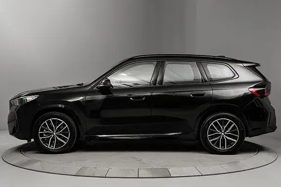 BMW Ix1 2026 photo 2