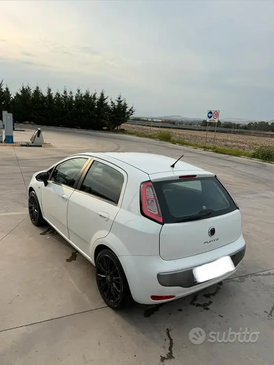 Fiat Punto Evo 2011 photo 4